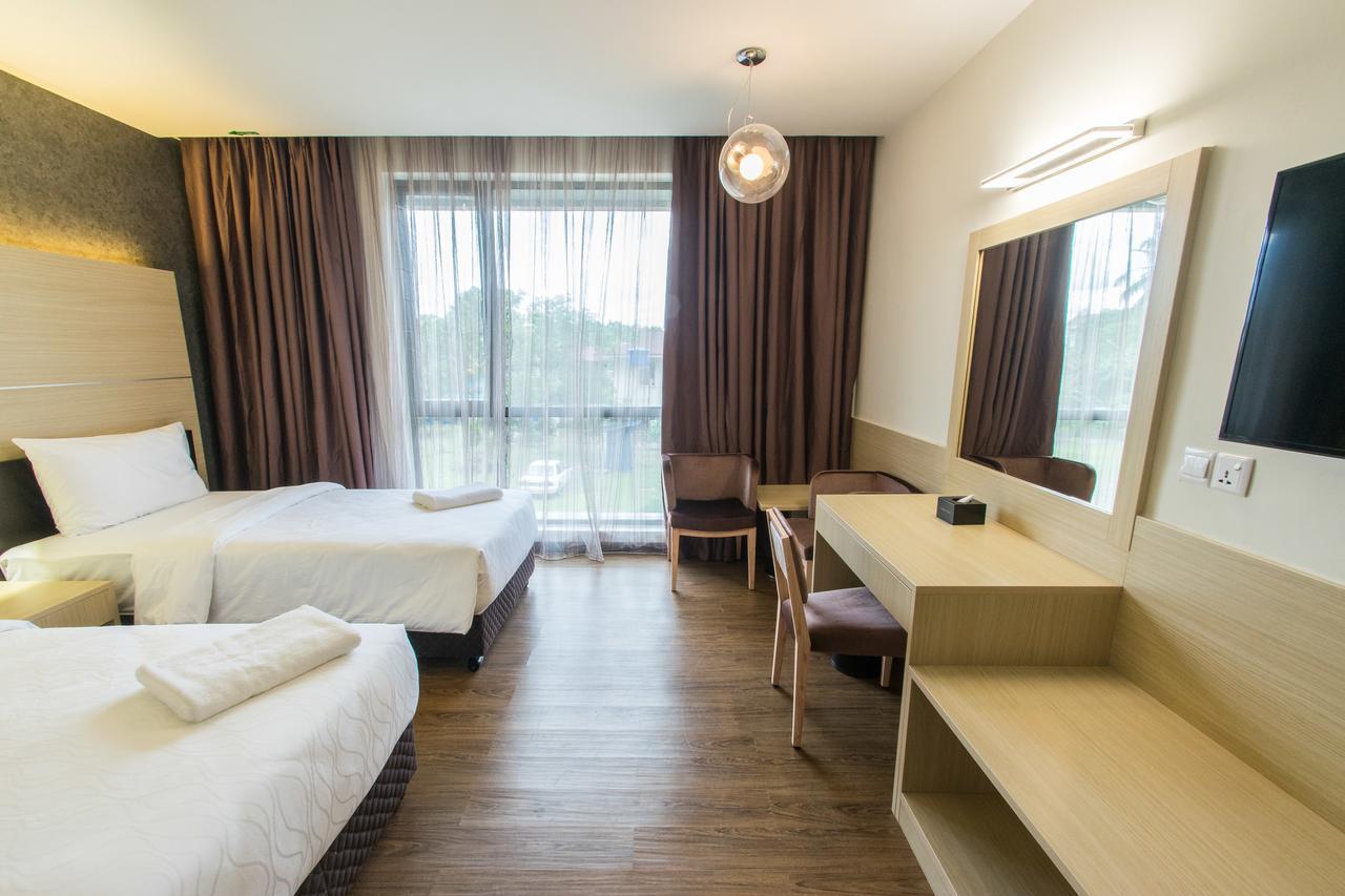 Hotel Labuan Point Bagian luar foto