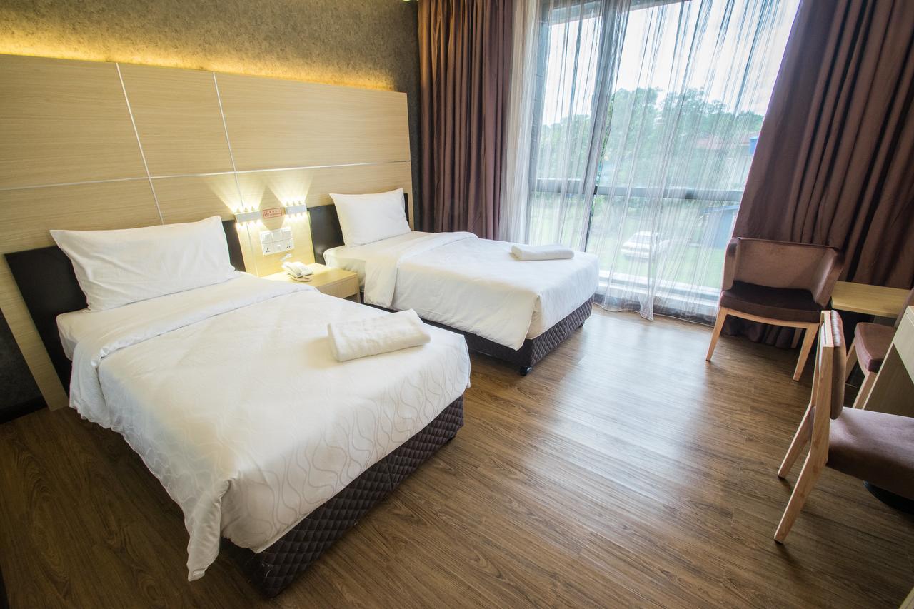 Hotel Labuan Point Bagian luar foto