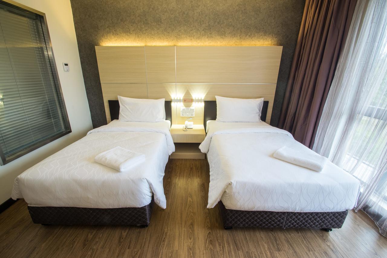 Hotel Labuan Point Bagian luar foto