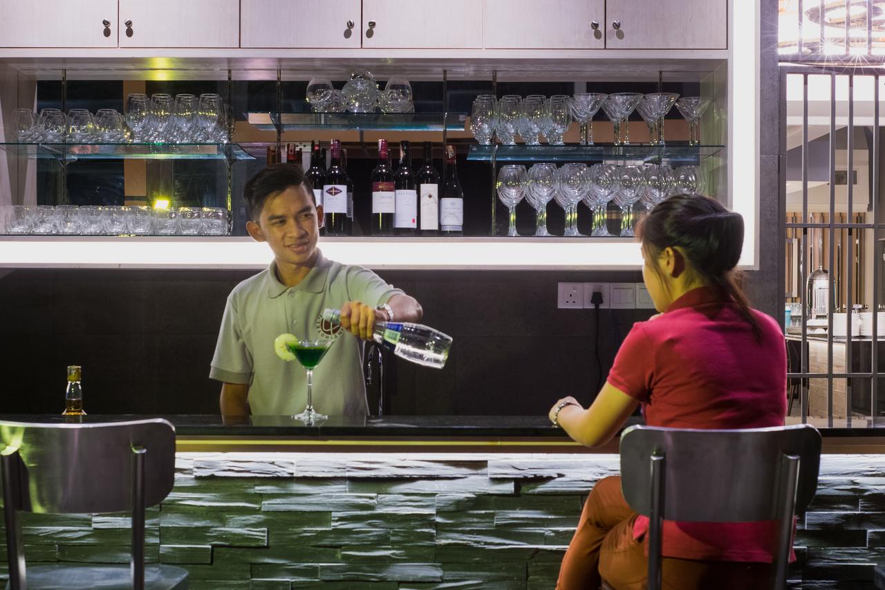 Hotel Labuan Point Bagian luar foto